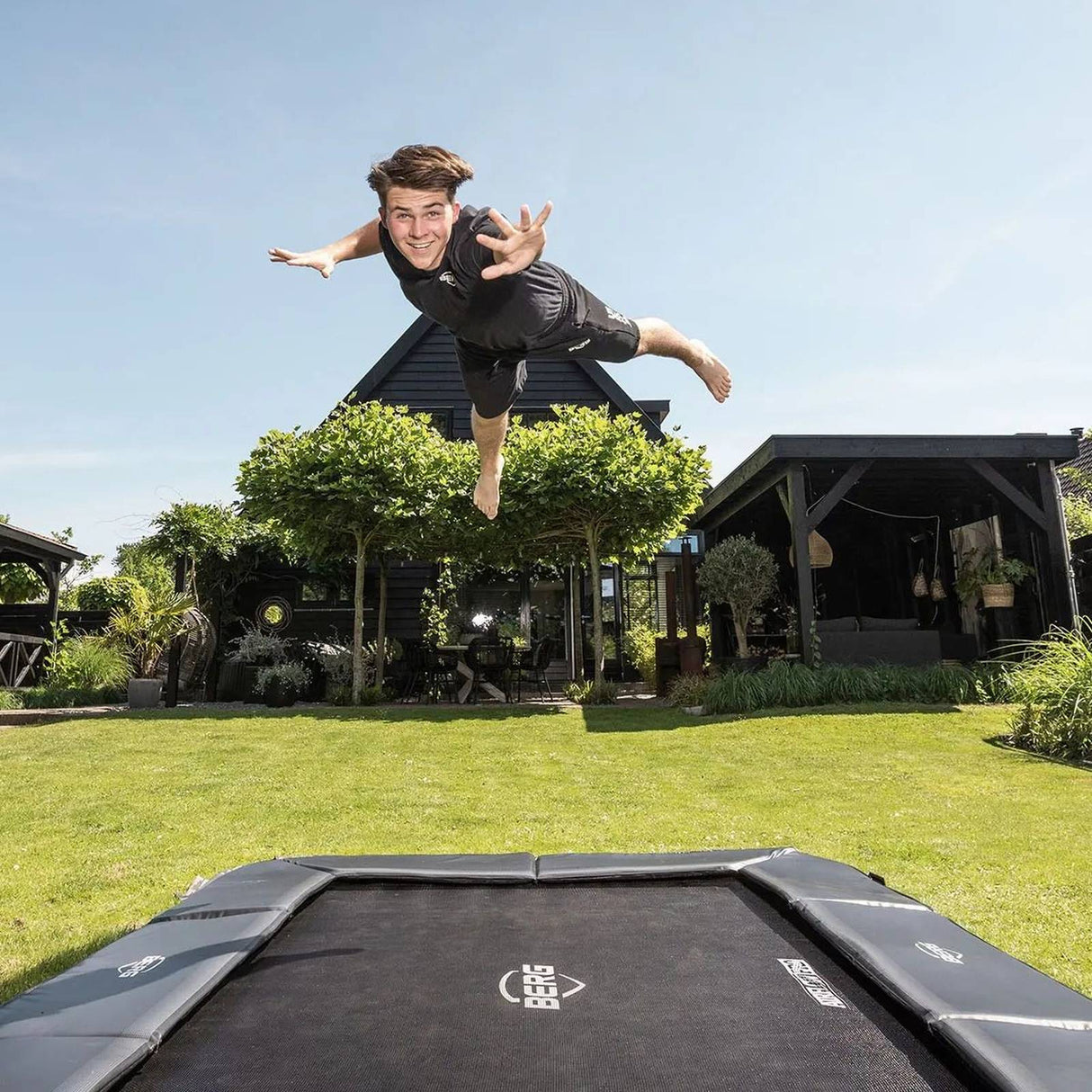 BERG SPORTS Ultim Champion FlatGround 330 Trampoline Grey