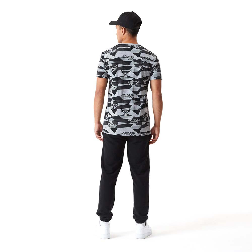 New Era NBA Geometric AOP Tee Bulls Mul