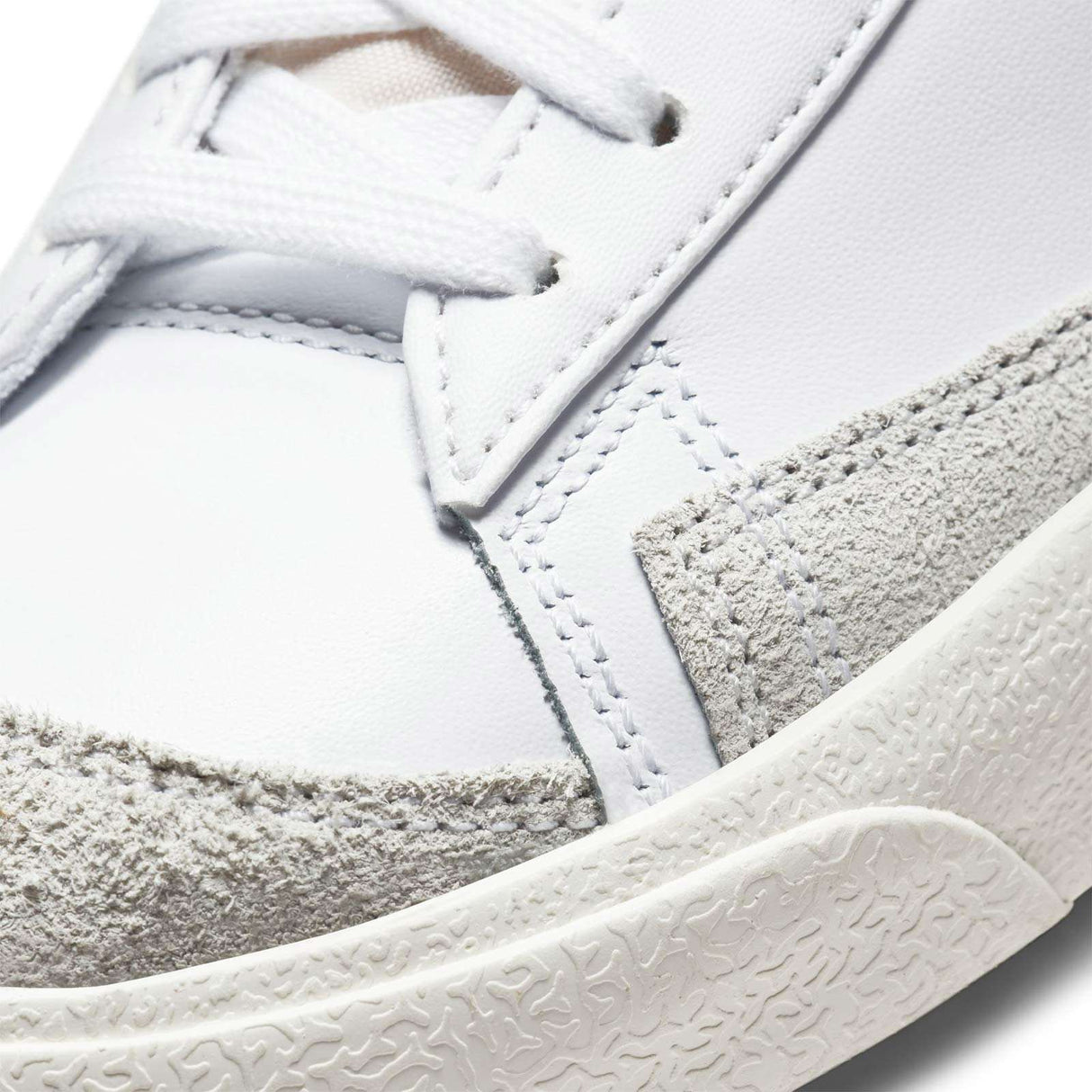Nike Blazer Mid 77 Womens White/Black