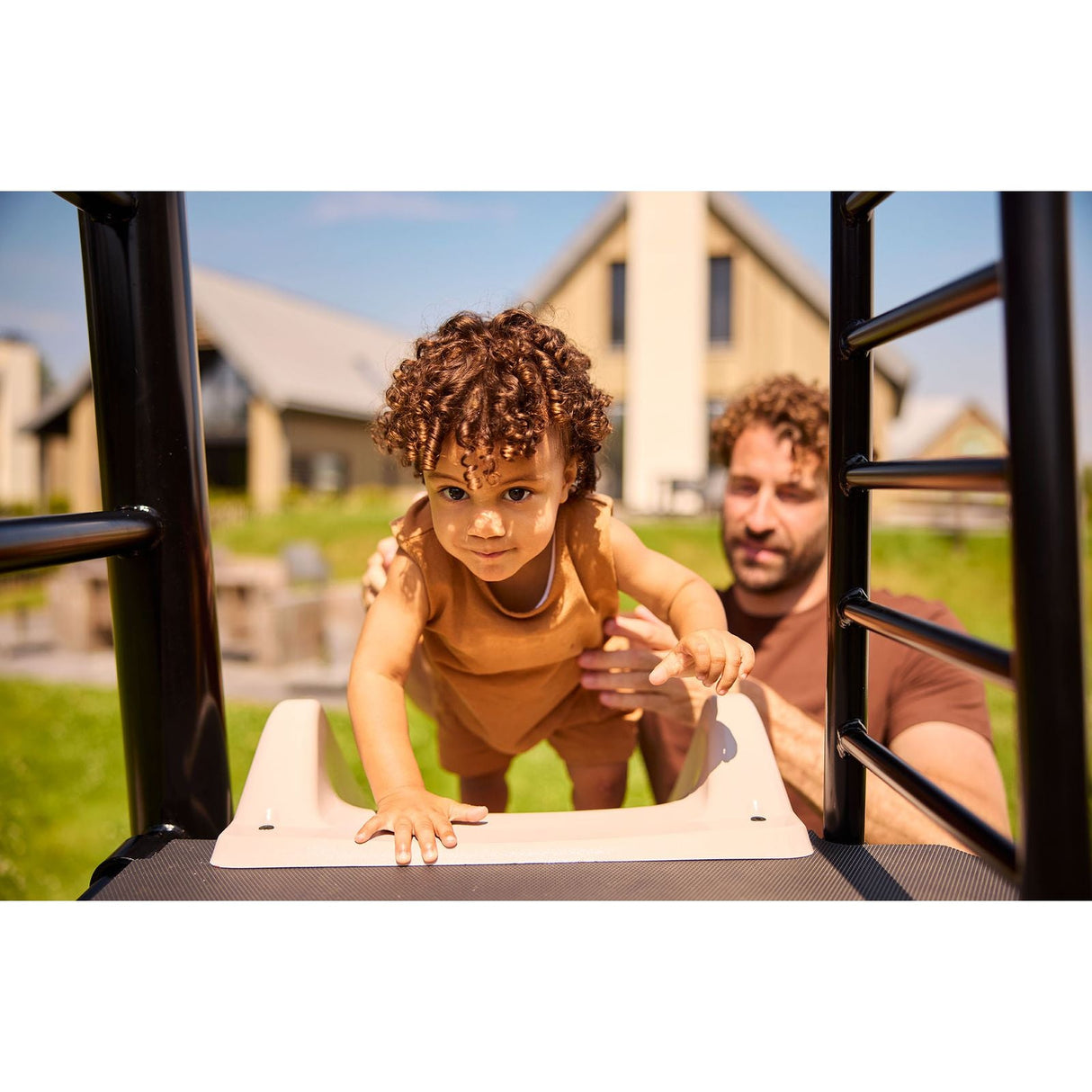 Berg Playbase Platform + Slide
