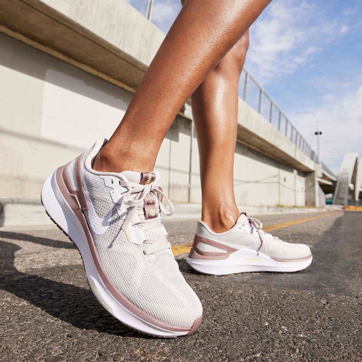 Nike Structure 25 Womens Pink