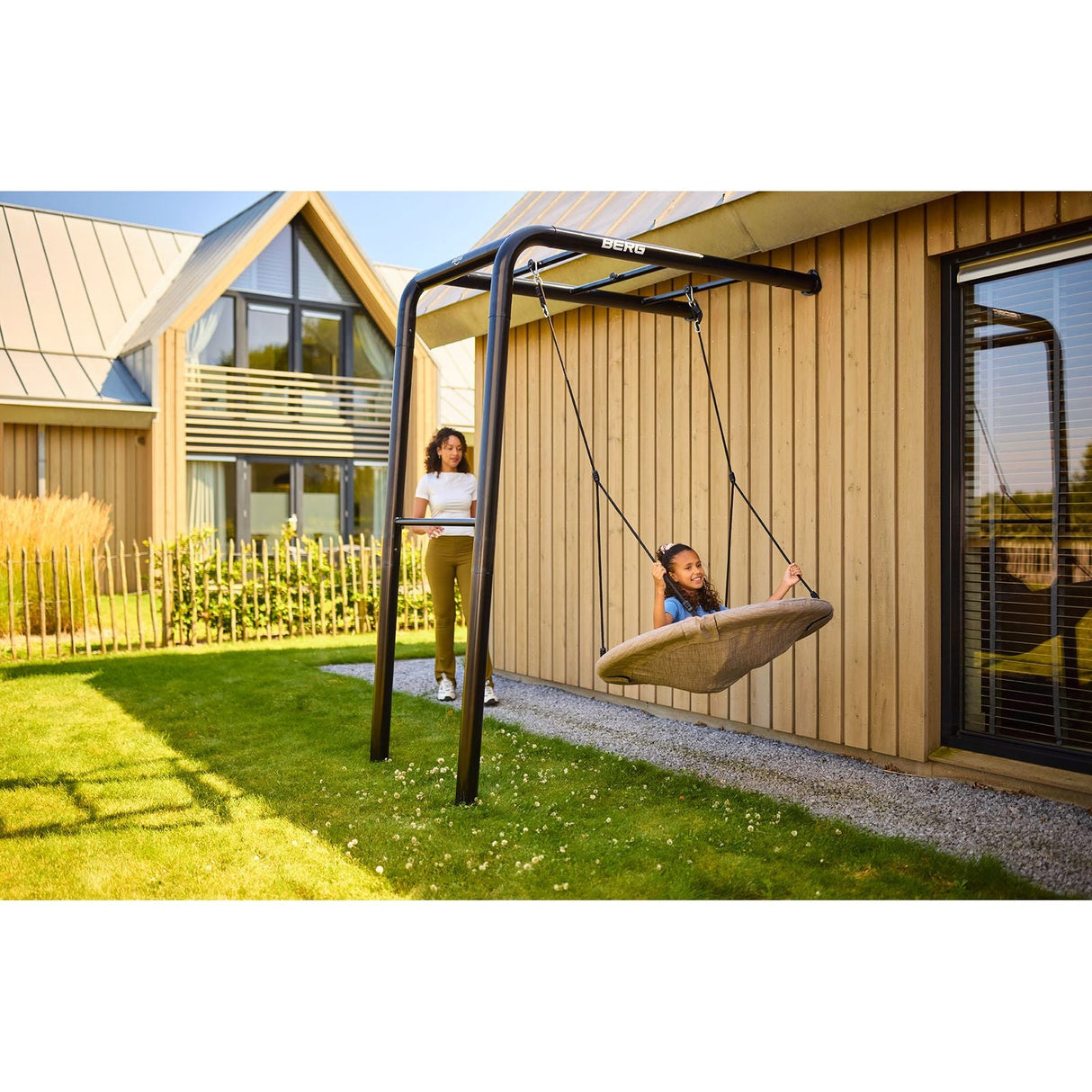 Berg Playbase Wall