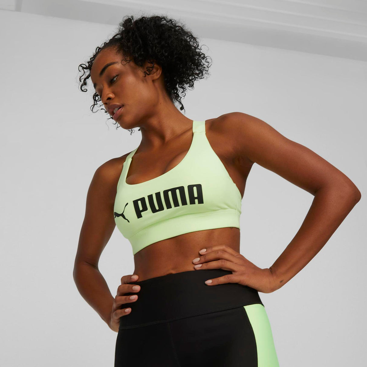 Puma Wmns Mid Impact Fit Bra Green