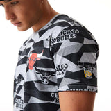 New Era NBA Geometric AOP Tee Bulls Mul