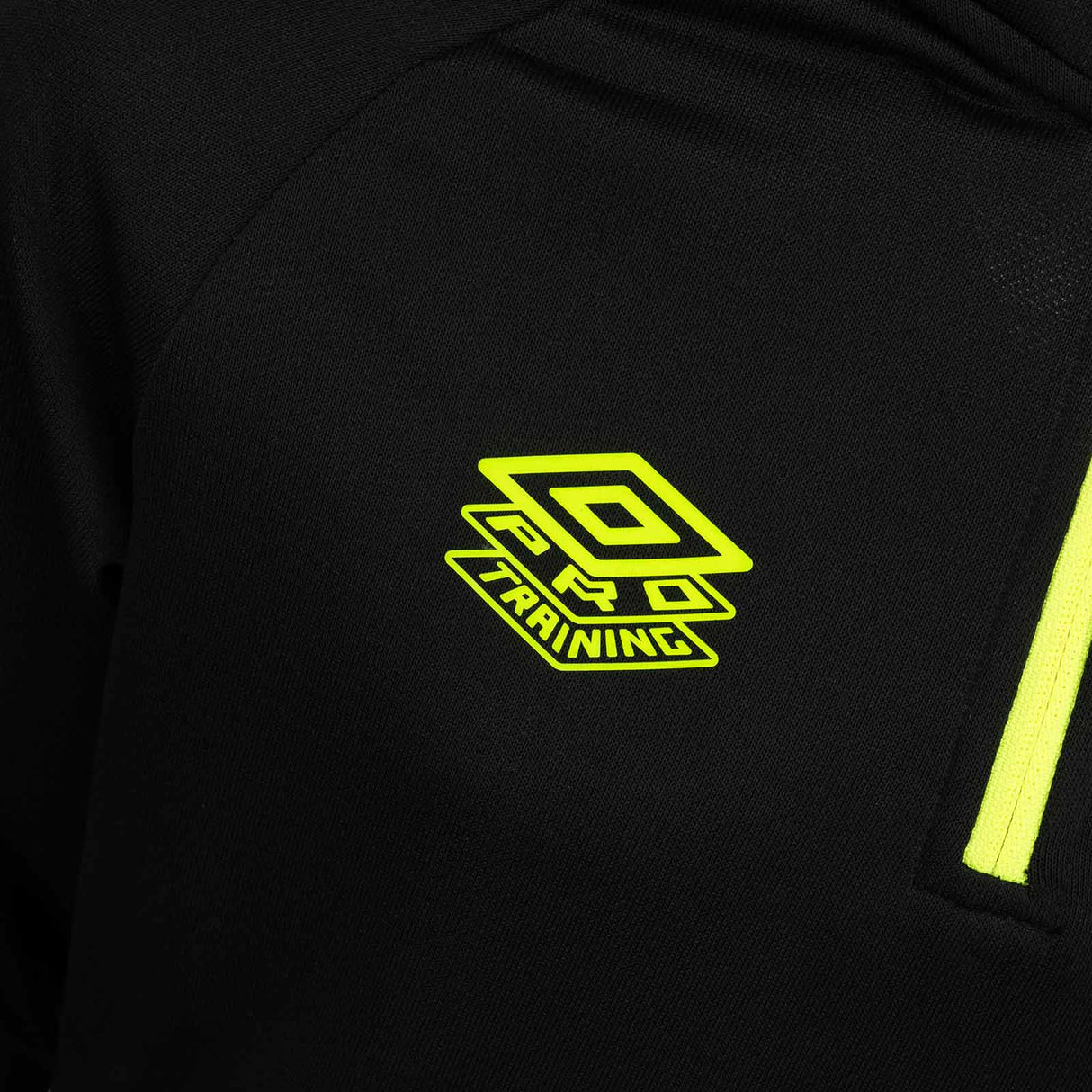 UMBRO FORMATION QUARTER ZIP  BLACK