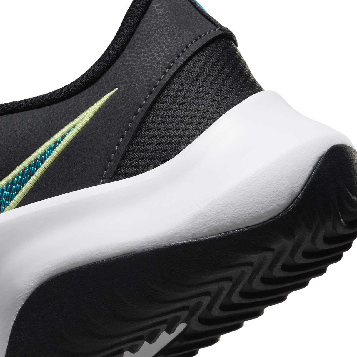 Nike Legend Essential 3 Mens Black/White