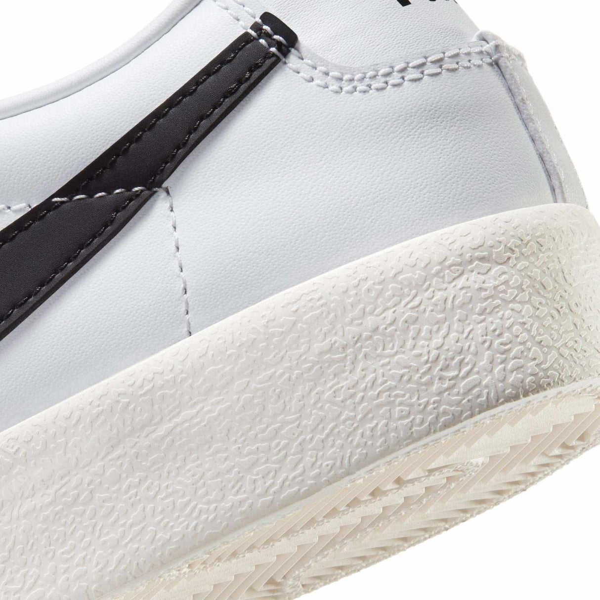 Nike Blazer Low 77 Vintage Mens White/Bk