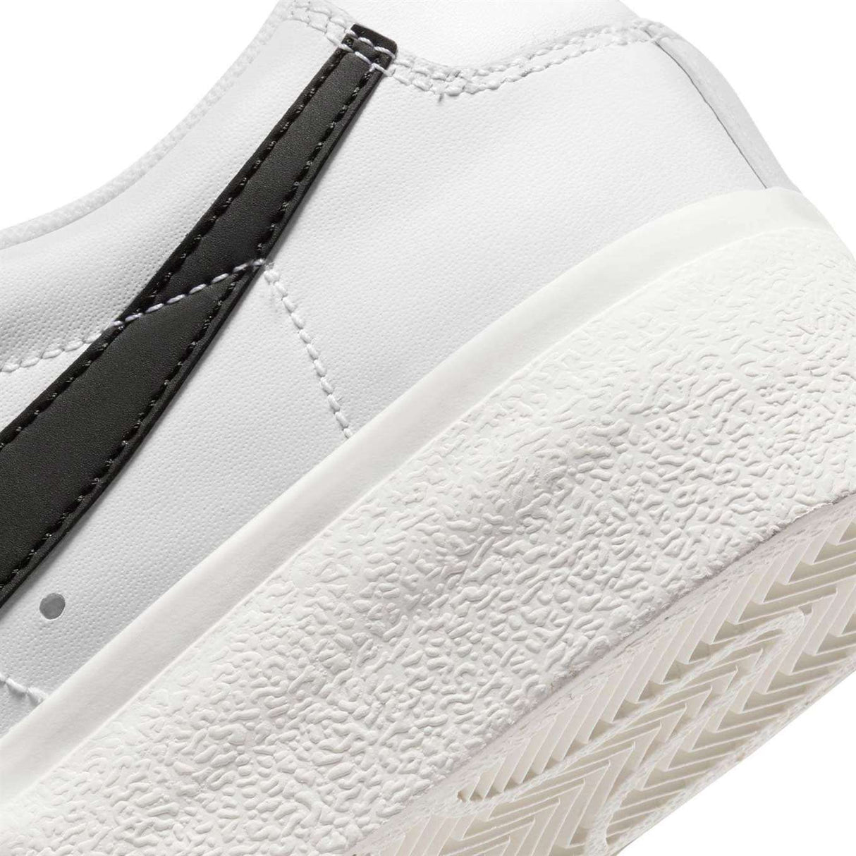 Nike Blazer Low Platform Wmns White/Blk
